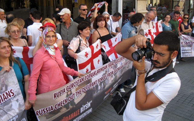 Rusya'yı Protesto Ettik