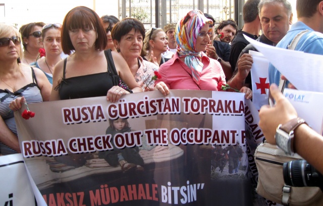 Rusya'yı Protesto Ettik