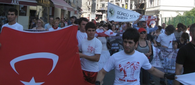 Rusya'yı Protesto Ettik