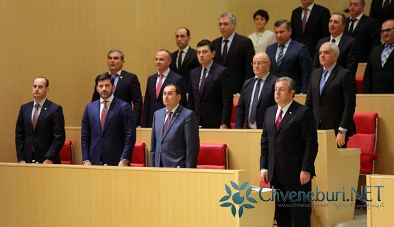Gürcistan'da Hükümet Güvenoyu Aldı