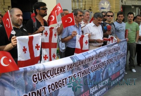 Gürcüler Rusları Taksim'de Protesto Etti