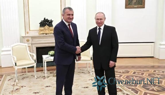 Vladimir Putin Moskova'da Tskhinvali Lideriyle Buluştu