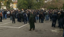 İşgal Altındaki Abhazya Lideri Sokhumi Protestoları Sırasında İçişleri Bakanı ve Başsavcıyı Görevden Aldı